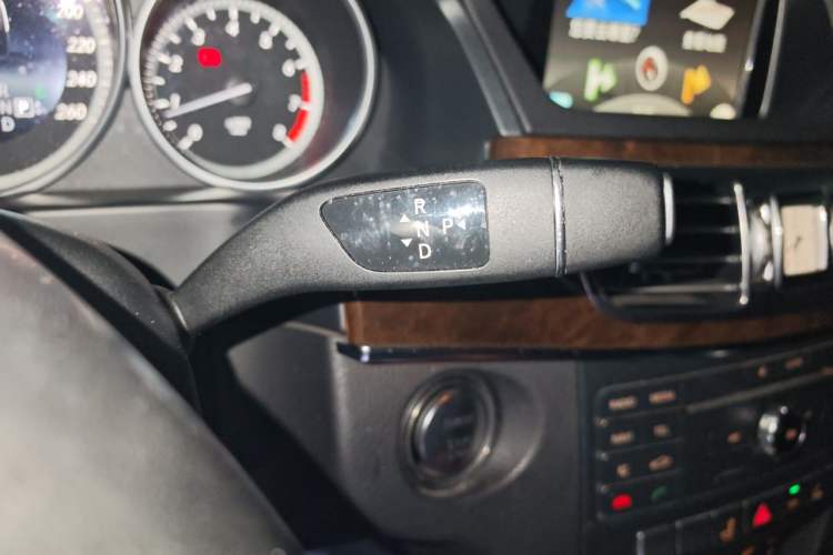 Used Mercedes-Benz E-Class 2015 Facelift E 200 L Gear Lever