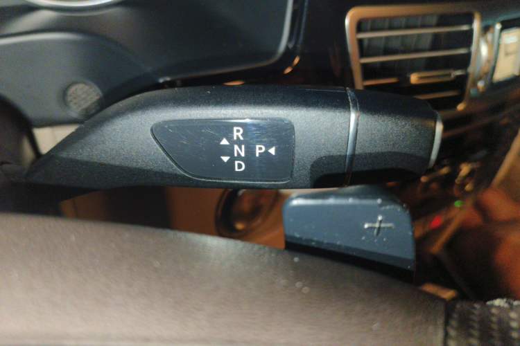 Used Mercedes-Benz E-Class 2015 E 260 L Sport & Fashion Model Gear Lever