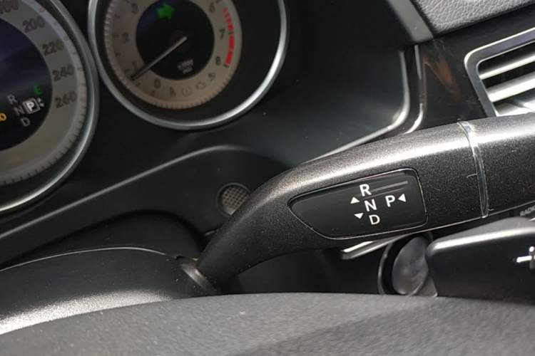 Used Mercedes-Benz E-Class 2015 Revised E 180 L Sport Edition Gear Lever