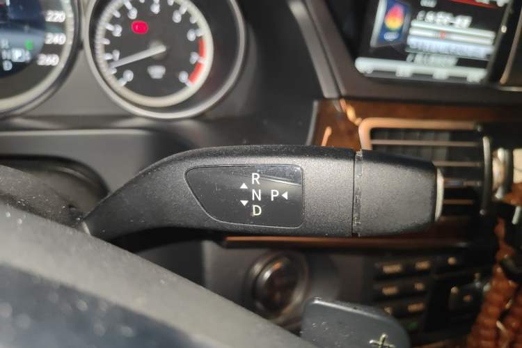 Used Mercedes-Benz E-Class 2015 E 260 L Luxury Model Gear Lever