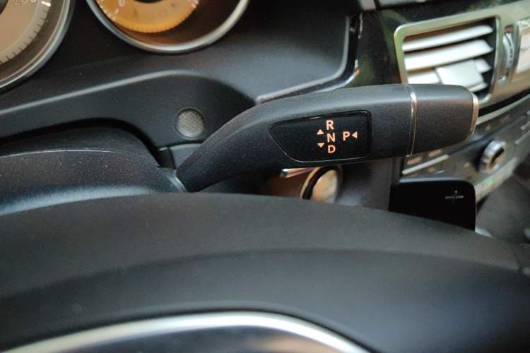 Used Mercedes-Benz E-Class 2015 Facelift E 260 L Luxury Edition Gear Lever