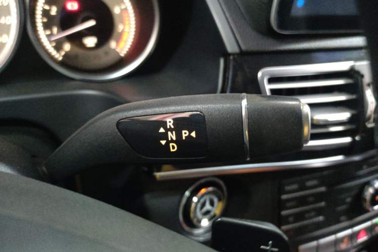 Used Mercedes-Benz E-Class 2015 Facelift E 200 L Sport Edition Gear Lever