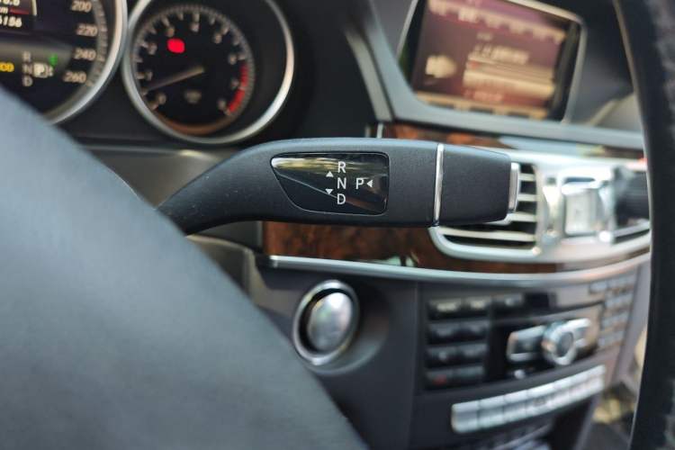 Used Mercedes-Benz E-Class 2015 E 320 L 4MATIC Gear Lever