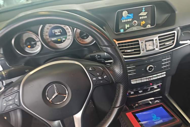 Used Mercedes-Benz E-Class 2015 Revised E 260 L Sporty and Stylish Edition Gear Lever