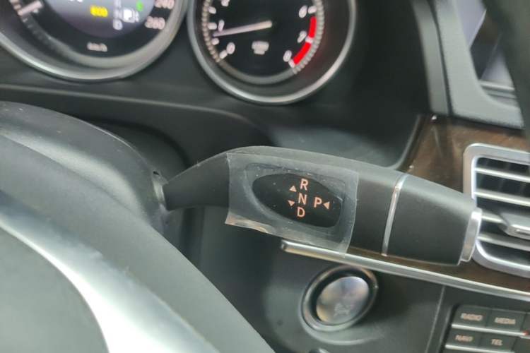 Used Mercedes-Benz E-Class 2015 Facelift E 200 L Gear Lever