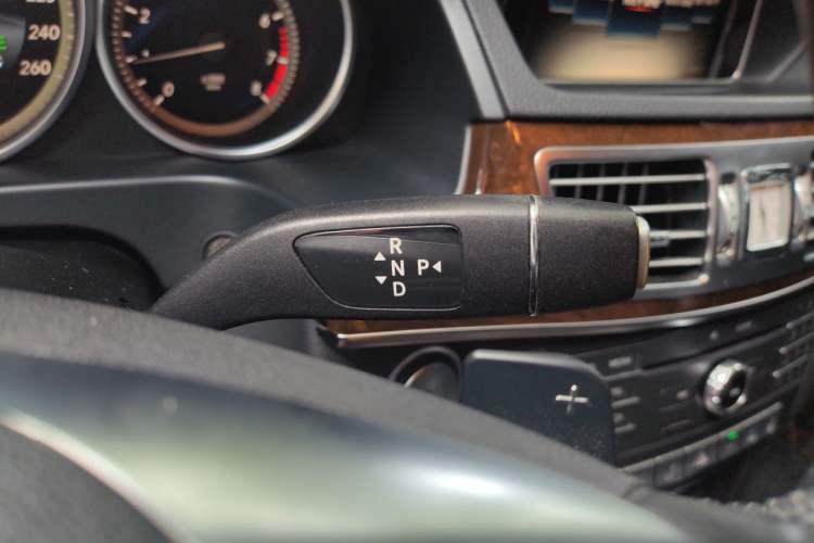 Used Mercedes-Benz E-Class 2015 Facelift E 260 L Luxury Edition Gear Lever