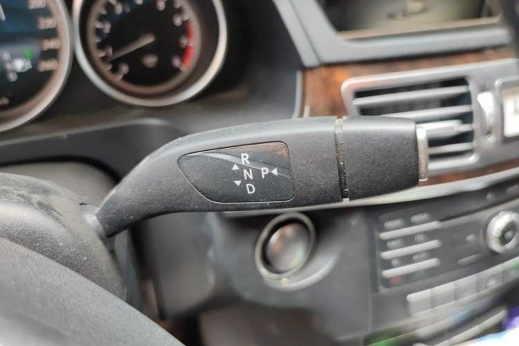 Used Mercedes-Benz E-Class 2015 Facelift E 180 L Gear Lever