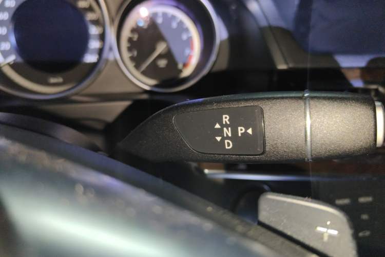 Used Mercedes-Benz E-Class 2015 E 200 L Gear Lever