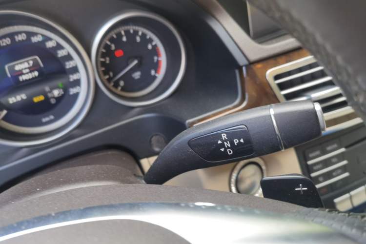 Used Mercedes-Benz E-Class 2015 Revised E 260 L Gear Lever