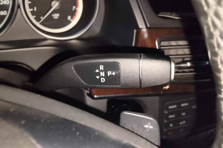 Used Mercedes-Benz E-Class 2015 Facelift E 200 L Gear Lever