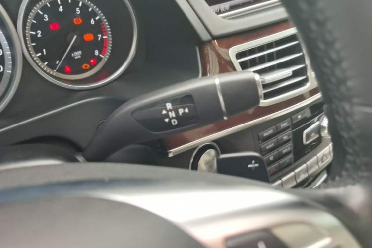 Used Mercedes-Benz E-Class 2015 E 320 L Luxury 4MATIC Gear Lever