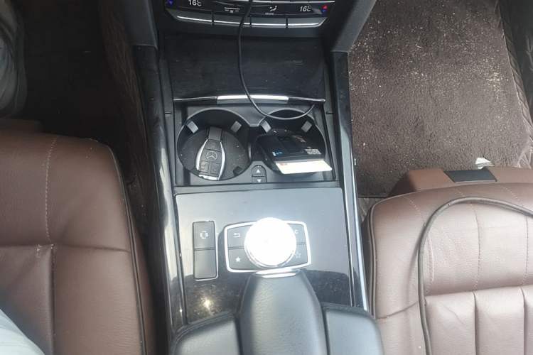 Used Mercedes-Benz E-Class 2015 E 320 L Sport 4MATIC Gear Lever