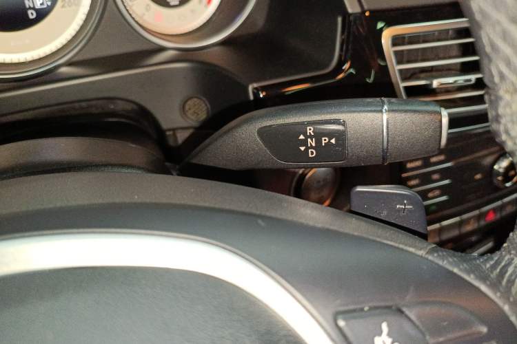 Used Mercedes-Benz E-Class 2015 Revised E 260 L Sporty and Stylish Edition Gear Lever