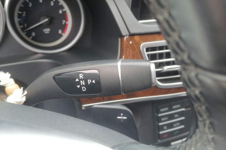 Used Mercedes-Benz E-Class 2015 Facelift E 200 L Gear Lever