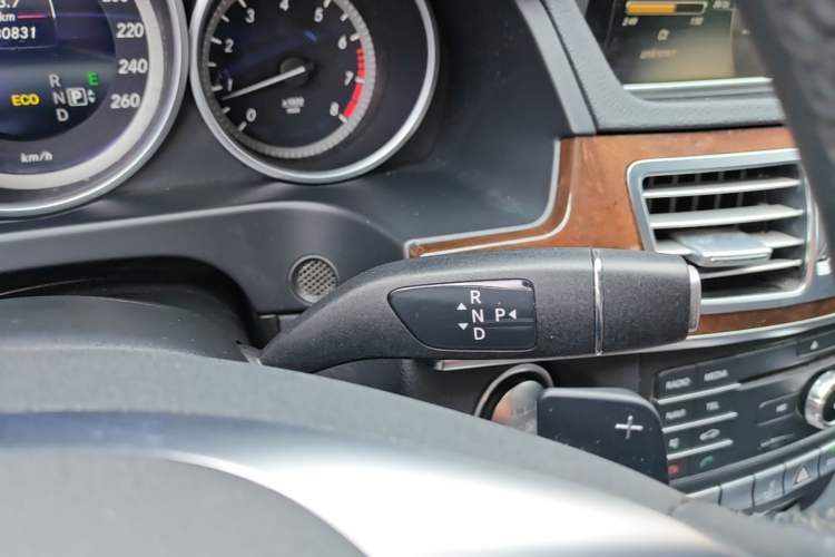 Used Mercedes-Benz E-Class 2015 Facelift E 200 L Gear Lever