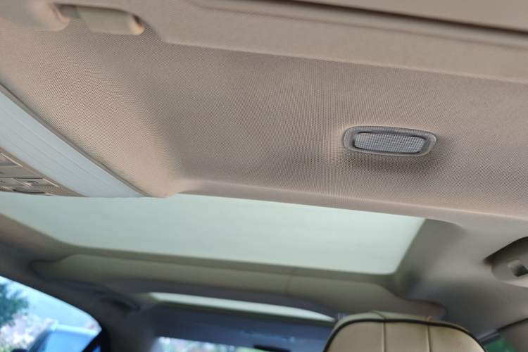 Used Mercedes-Benz E-Class 2015 Facelift E 200 L Sport Edition Headliner