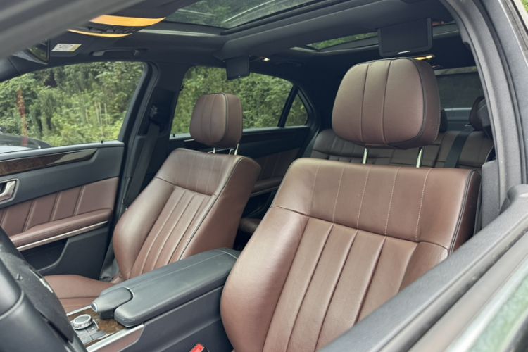 Used Mercedes-Benz E-Class 2015 E 260 L Luxury Model Headliner