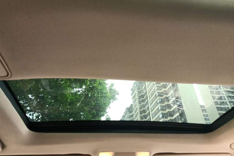 Used Mercedes-Benz E-Class 2015 E 200 L Headliner