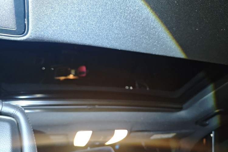 Used Mercedes-Benz E-Class 2015 E 260 L Headliner