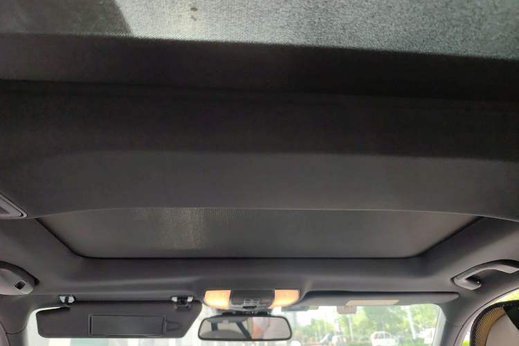 Used Mercedes-Benz E-Class 2015 E 260 L Sport & Fashion Model Headliner