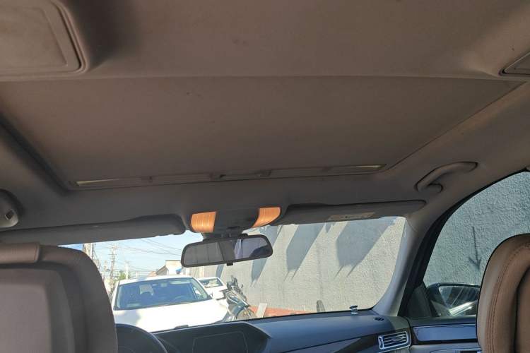 Used Mercedes-Benz E-Class 2015 Facelift E 200 L Headliner