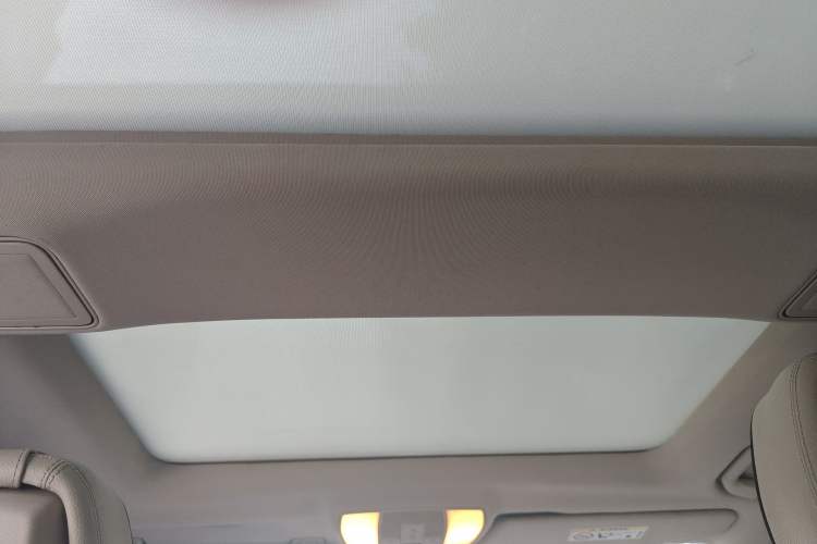 Used Mercedes-Benz E-Class 2015 E 260 L Sport & Fashion Model Headliner