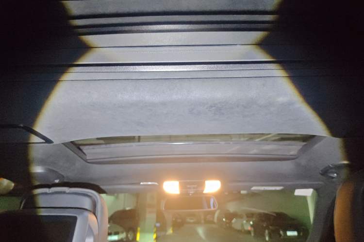 Used Mercedes-Benz E-Class 2015 E 400 L Hybrid Headliner