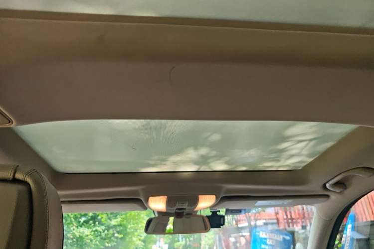 Used Mercedes-Benz E-Class 2015 E 260 L Sport & Fashion Model Headliner