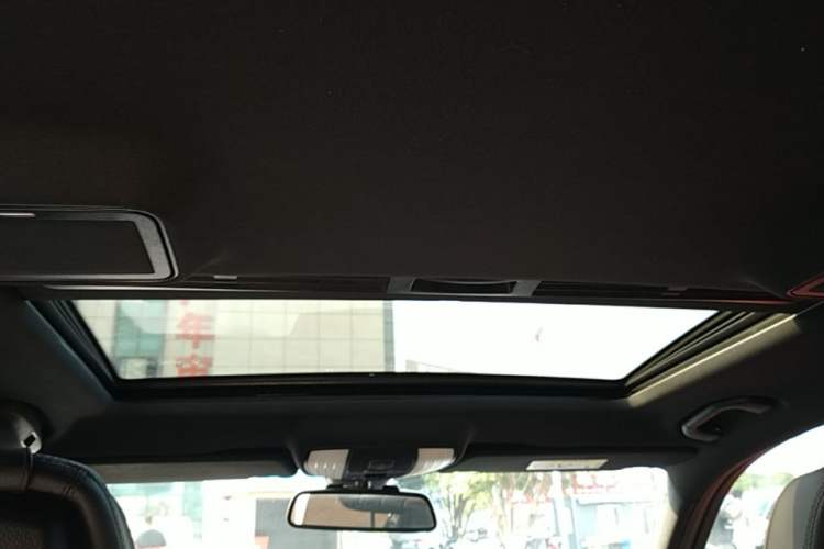 Used Mercedes-Benz E-Class 2015 Facelift E 200 L Headliner