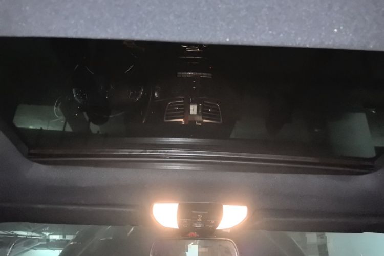 Used Mercedes-Benz E-Class 2015 Facelift E 200 L Headliner