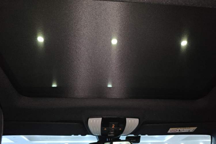 Used Mercedes-Benz E-Class 2015 E 200 L Headliner