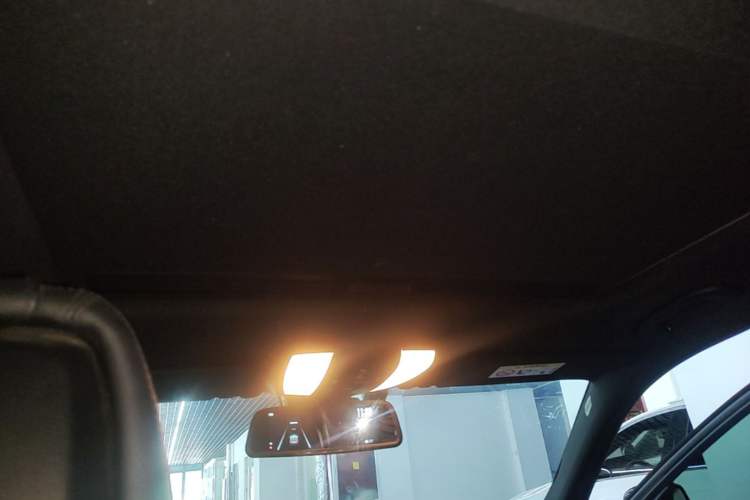 Used Mercedes-Benz E-Class 2015 Facelift E 200 L Headliner