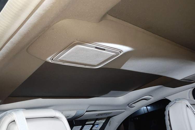 Used Mercedes-Benz E-Class 2015 E 260 L Sport & Fashion Model Headliner