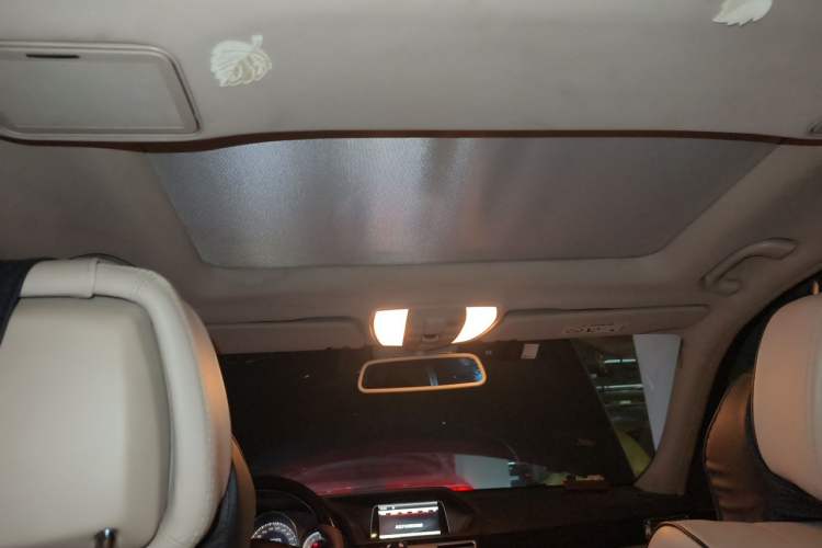 Used Mercedes-Benz E-Class 2015 E 260 L Sport & Fashion Model Headliner