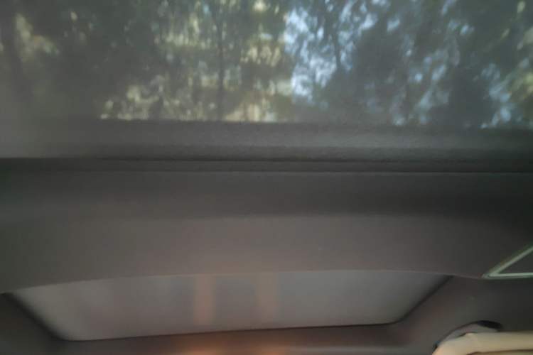 Used Mercedes-Benz E-Class 2015 Facelift E 260 L Luxury Edition Headliner