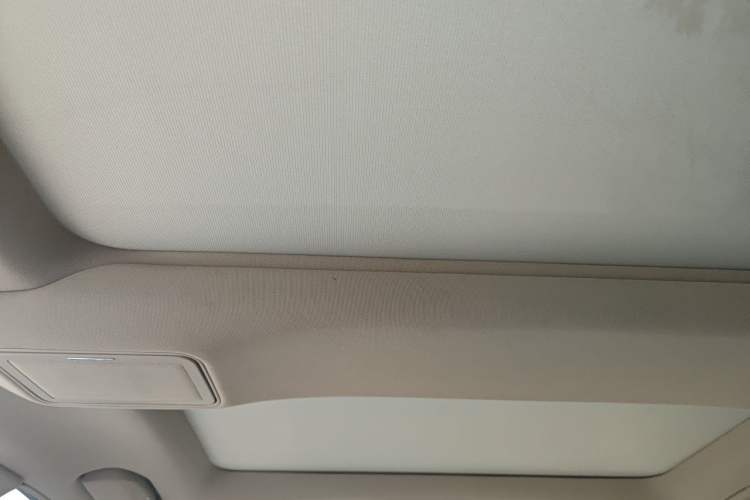 Used Mercedes-Benz E-Class 2015 E 260 L Sport & Fashion Model Headliner
