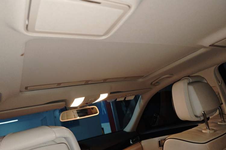 Used Mercedes-Benz E-Class 2015 Facelift E 180 L Headliner