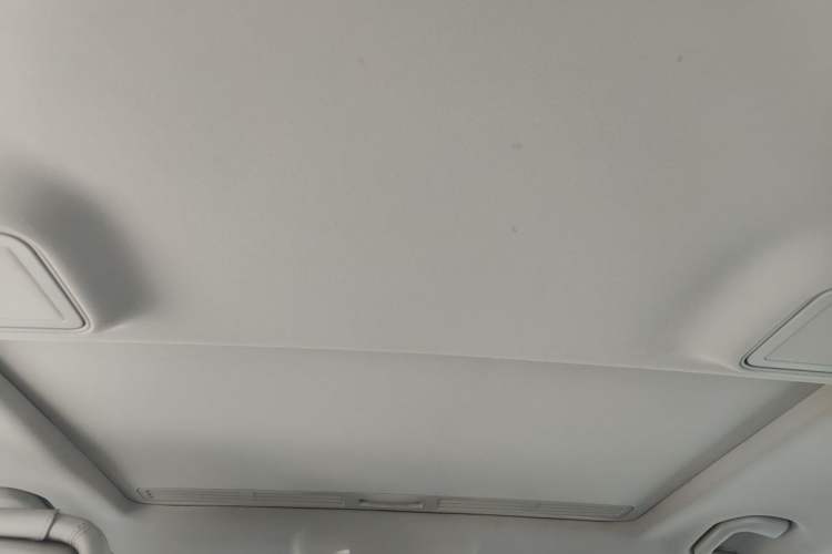 Used Mercedes-Benz E-Class 2015 Facelift E 200 L Headliner