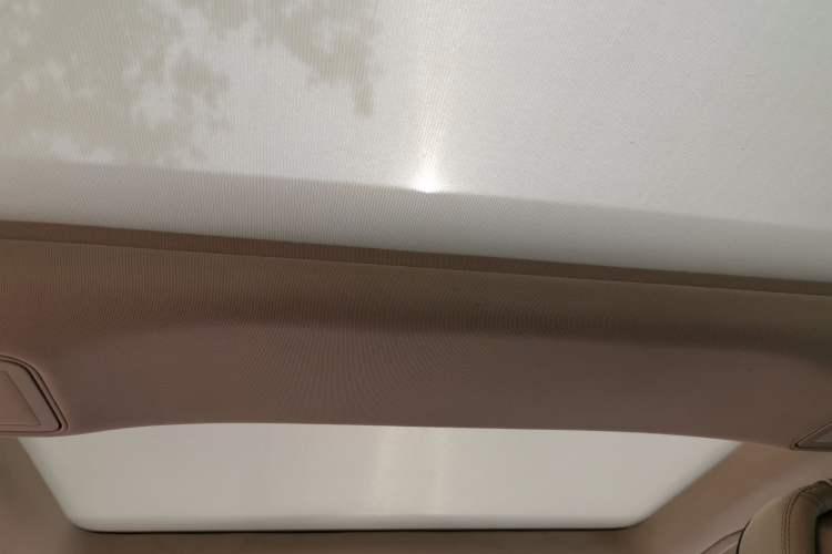 Used Mercedes-Benz E-Class 2015 E 260 L Headliner