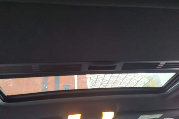 Used Mercedes-Benz E-Class 2015 E 200 L Headliner