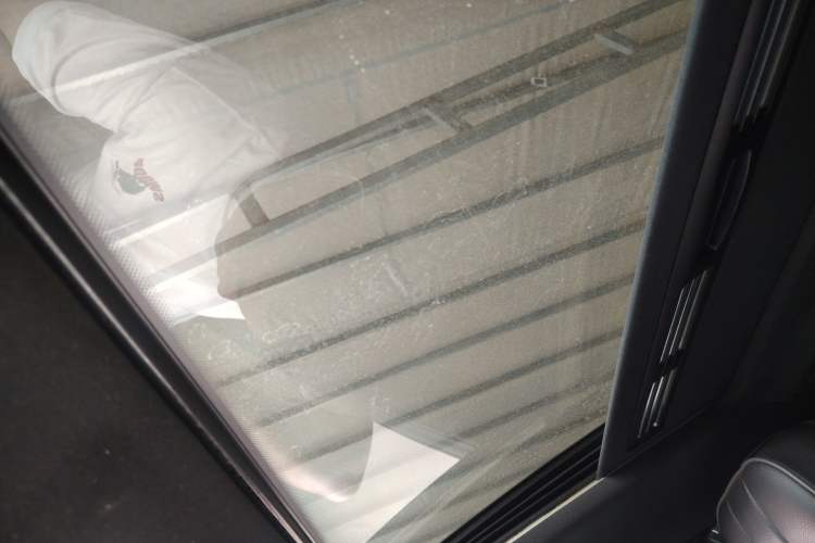 Used Mercedes-Benz E-Class 2015 Facelift E 200 L Headliner