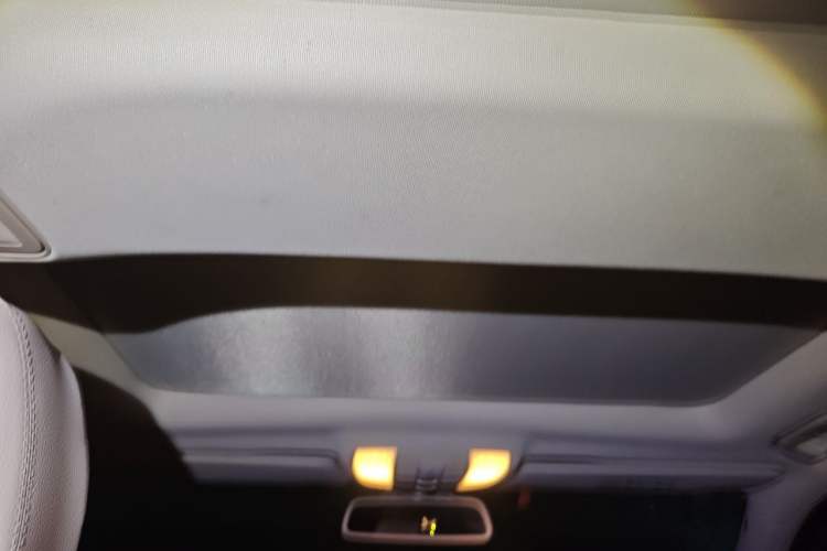 Used Mercedes-Benz E-Class 2015 E 260 L Headliner
