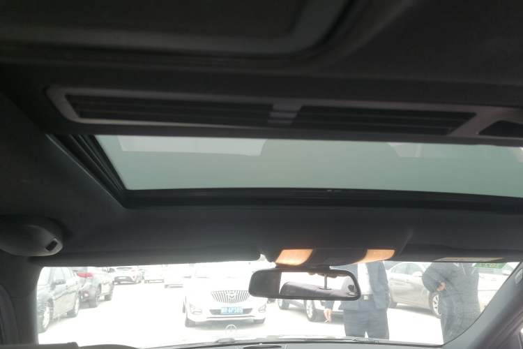 Used Mercedes-Benz E-Class 2015 Facelift E 200 L Headliner