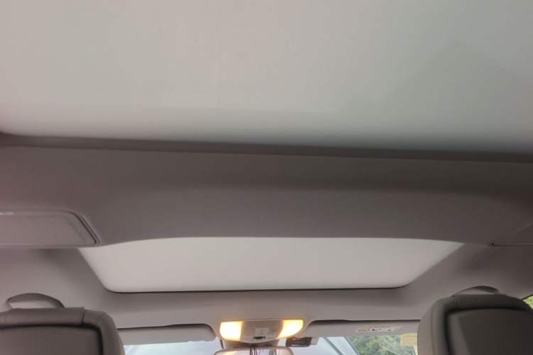 Used Mercedes-Benz E-Class 2015 E 320 L 4MATIC Headliner