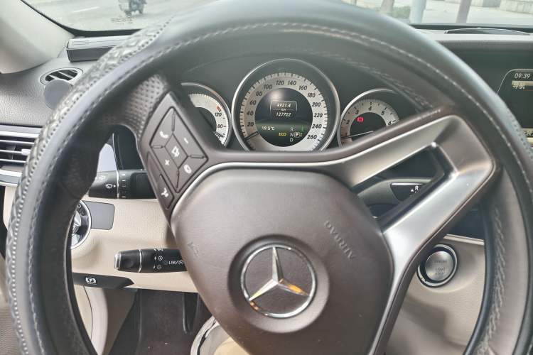 Used Mercedes-Benz E-Class 2015 E 260 L Sport & Fashion Model Instrument Cluster