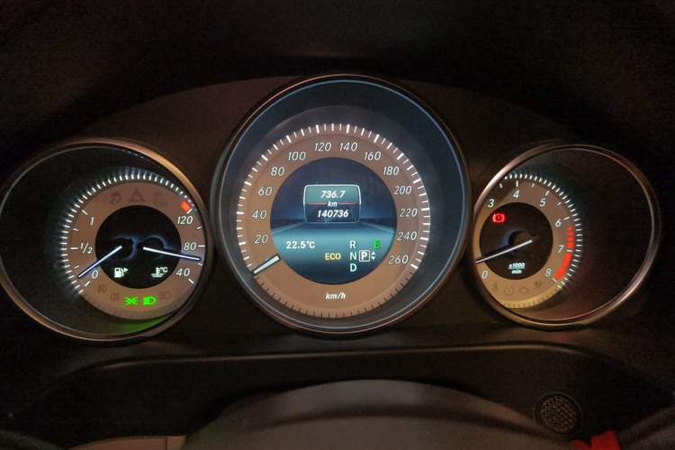 Used Mercedes-Benz E-Class 2015 E 260 L Sport & Fashion Model Instrument Cluster