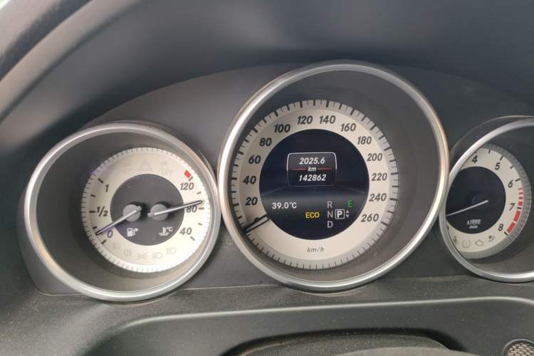 Used Mercedes-Benz E-Class 2015 E 260 L Sport Luxury Model Instrument Cluster