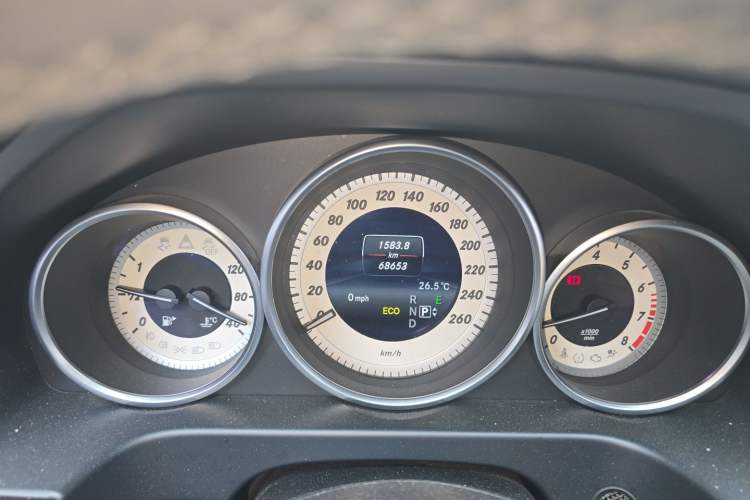 Used Mercedes-Benz E-Class 2015 E 260 L Sport & Fashion Model Instrument Cluster