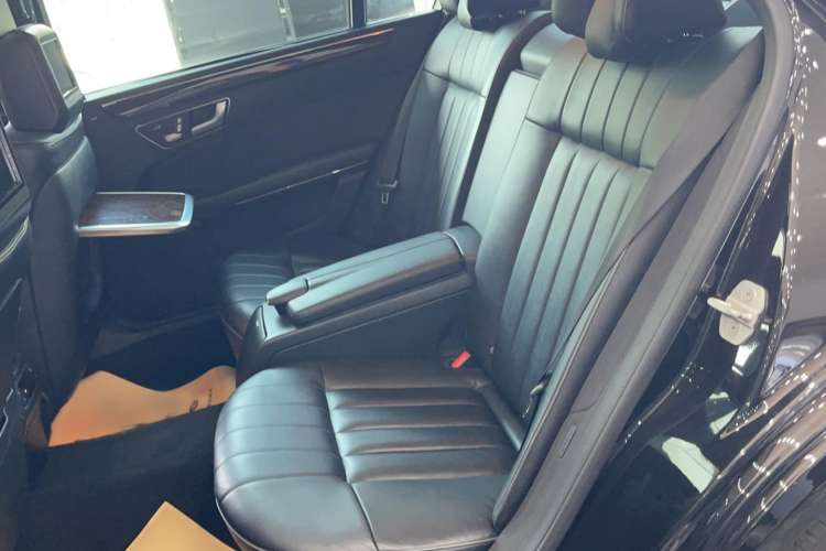 Used Mercedes-Benz E-Class 2015 E 400 L Hybrid Interior 1