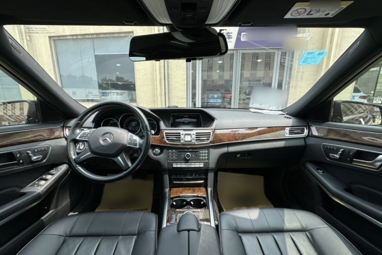 Used Mercedes-Benz E-Class 2015 Facelift E 200 L Interior 1